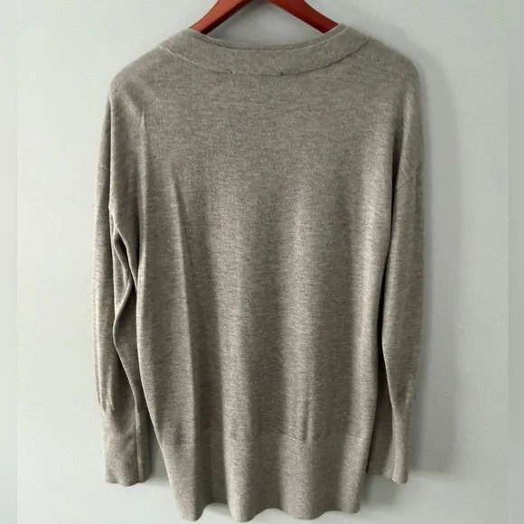 White House Black Market Gray V-Neck Cashmere Blend Sweater – Size L - Picture 5 of 14